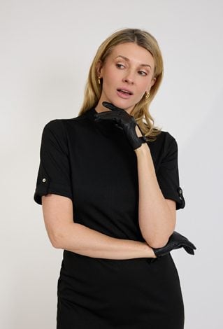 Czarna sukienka dopasowana elegancka