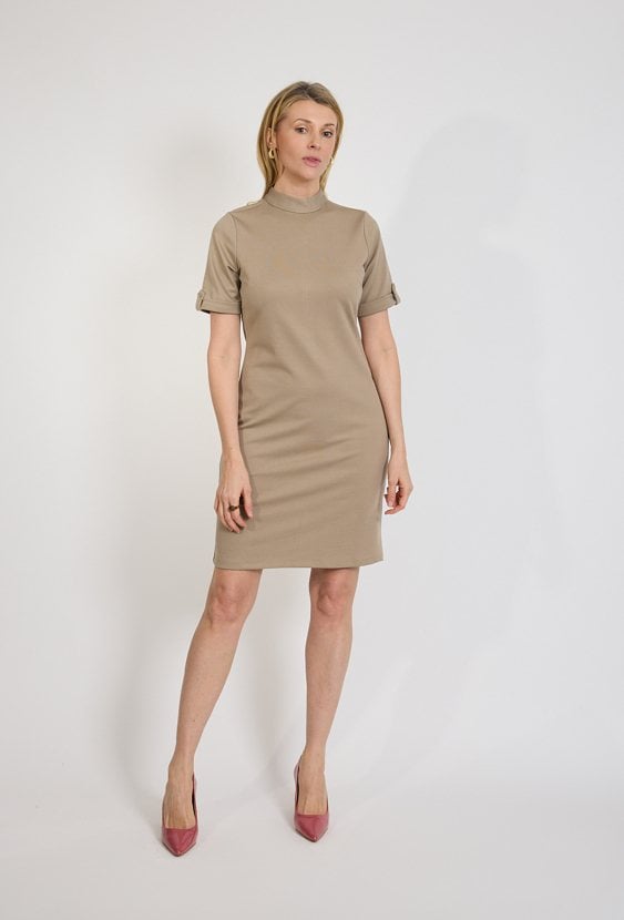 Sukienka beżowa trapezowa z rękawem 3/4