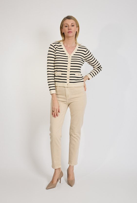 Beżowe spodnie damskie z prostą nogawką