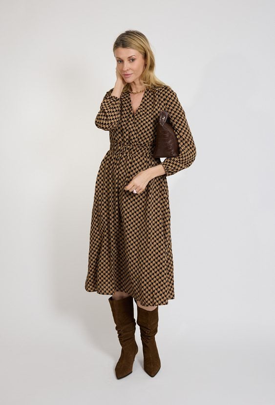 Sukienka midi brązowa we wzór