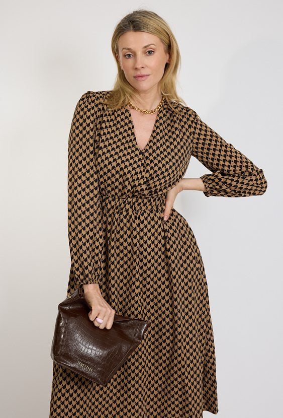 Sukienka midi brązowa we wzór