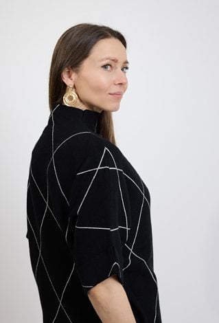 Czarny sweter damski w geometryczny wzór z półgolfem