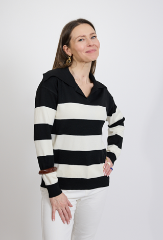 Sweter damski w czarno-beżowe paski