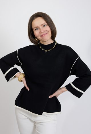 Sweter damski czarny z kontrastowym wykończeniem