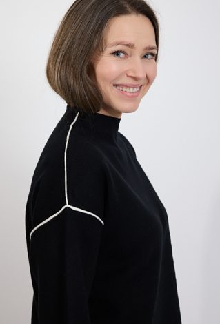 Sweter damski czarny z kontrastowym wykończeniem