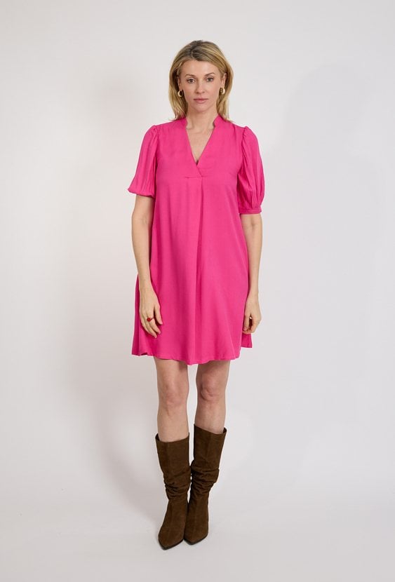 Sukienka fuksja krótka z dekoltem V