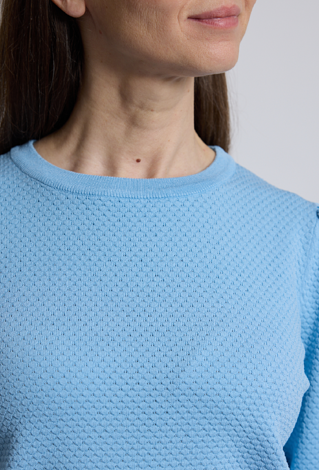 Sweter damski jasnoniebieski z fakturowanej dzianiny