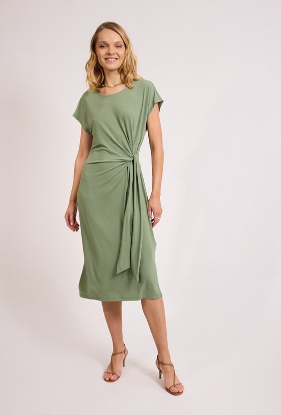 Sukienka dzianinowa z wiązaniem