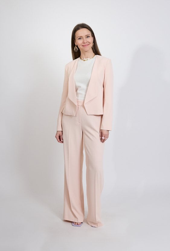 Pudrowa marynarka damska bez zapięcia