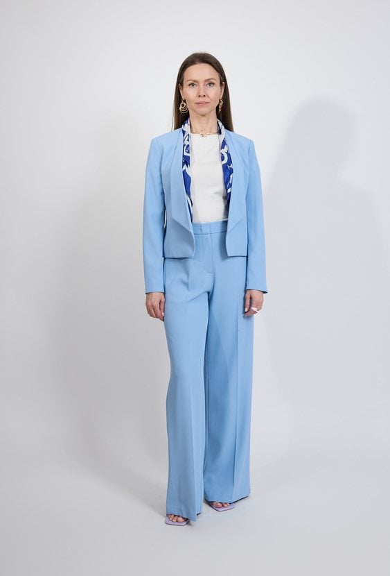 Błękitna marynarka damska bez zapięcia