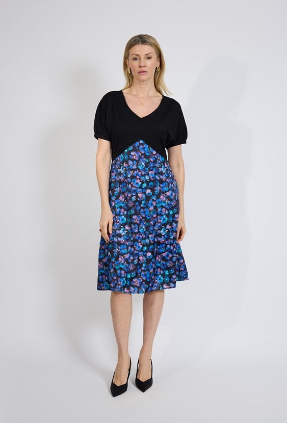 Sukienka midi w kwiaty z dekoltem V