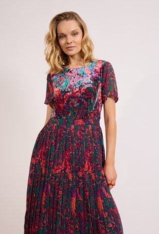 Długa sukienka z plisowanym dołem