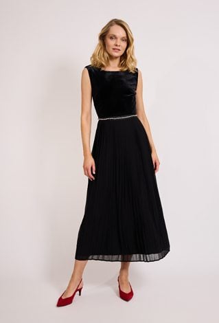 Czarna sukienka maxi plisowana