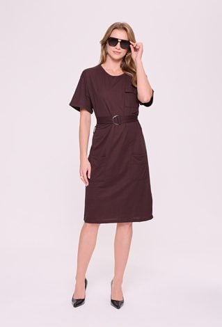 Brązowa sukienka z paskiem – elegancka sukienka casual