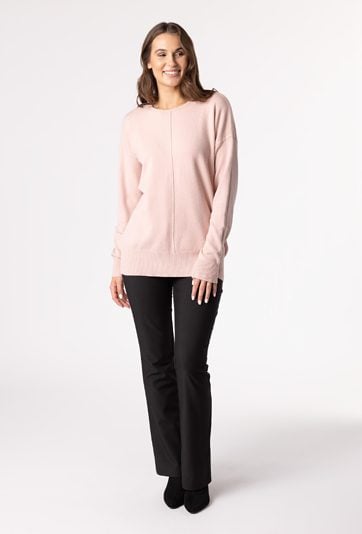 Pudrowy sweter damski z okrągłym dekoltem