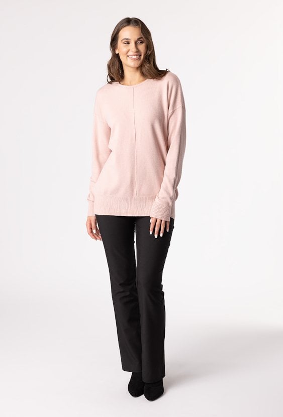 Pudrowy sweter damski z okrągłym dekoltem