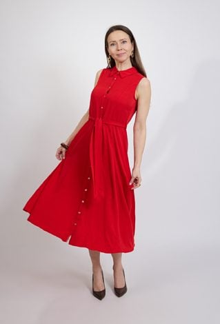 Czerwona sukienka koszulowa midi z paskiem