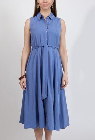 Niebieska sukienka koszulowa z paskiem