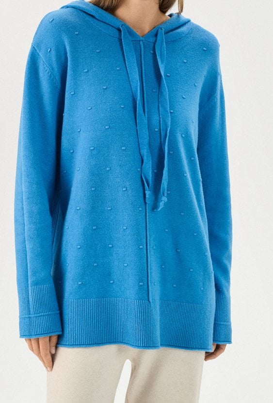 Niebieski sweter damski z kapturem