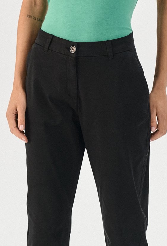 Czarne spodnie z kieszeniami