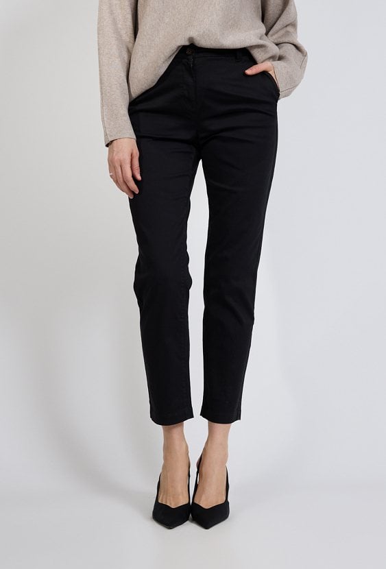 Czarne spodnie z kieszeniami