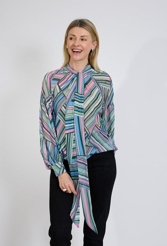 Kolorowa bluzka w geometryczne pasy