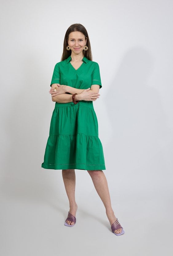 Zielona sukienka damska z falbaną