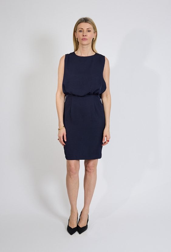 Elegancka sukienka bez rękawów granatowa