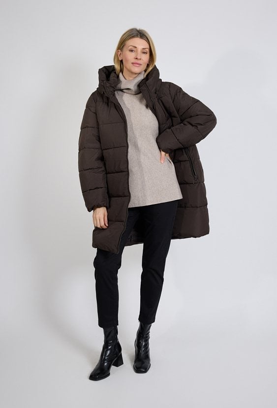 Brązowa kurtka pikowana z kapturem