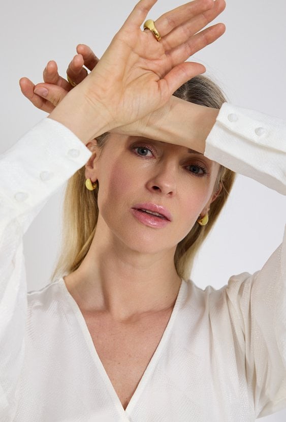 Biała bluzka kopertowa damska elegancka z długim rękawem