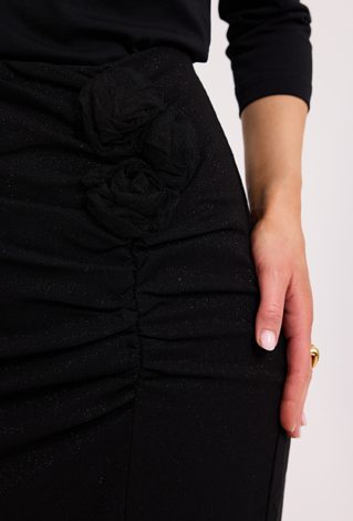 Czarna spódnica midi z marszczeniem