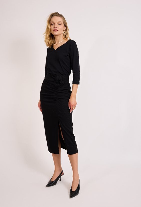 Czarna spódnica midi z marszczeniem
