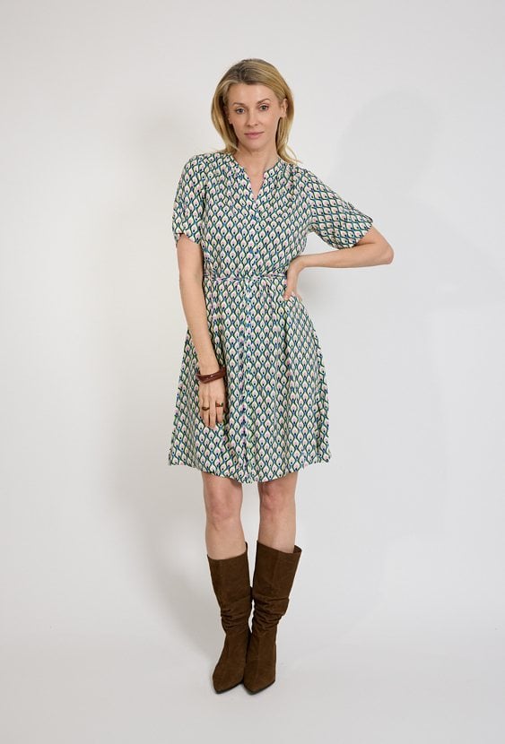 Sukienka mini we wzór geometryczny z wiązaniem w talii
