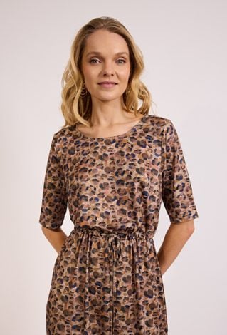 Sukienka w panterkę z wiązaniem w talii