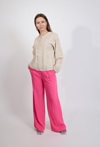 Beżowa kurtka damska z ozdobną strukturą