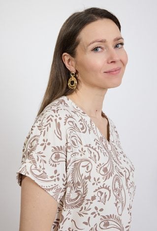 Beżowa bluzka damska z wzorem paisley