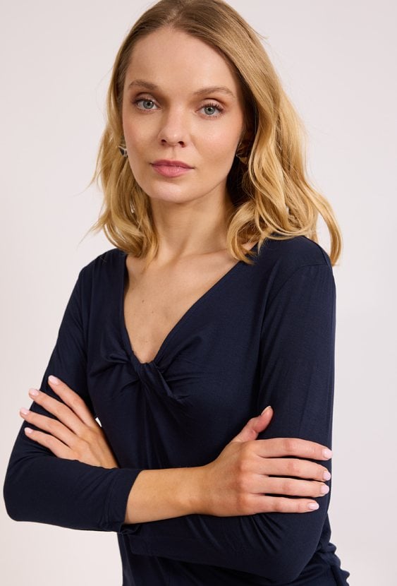 Granatowa bluzka damska z dekoltem V