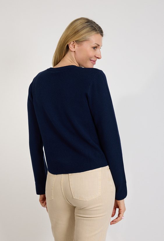 Granatowy sweter damski z ozdobnym dekoltem