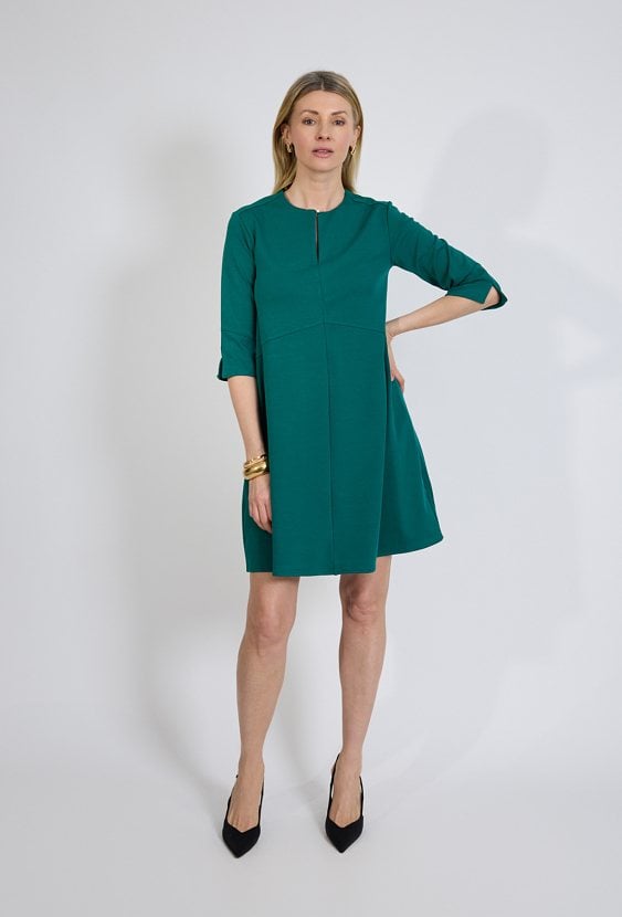 Zielona sukienka trapezowa z rękawem 3/4