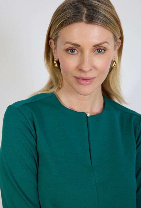 Zielona sukienka trapezowa z rękawem 3/4