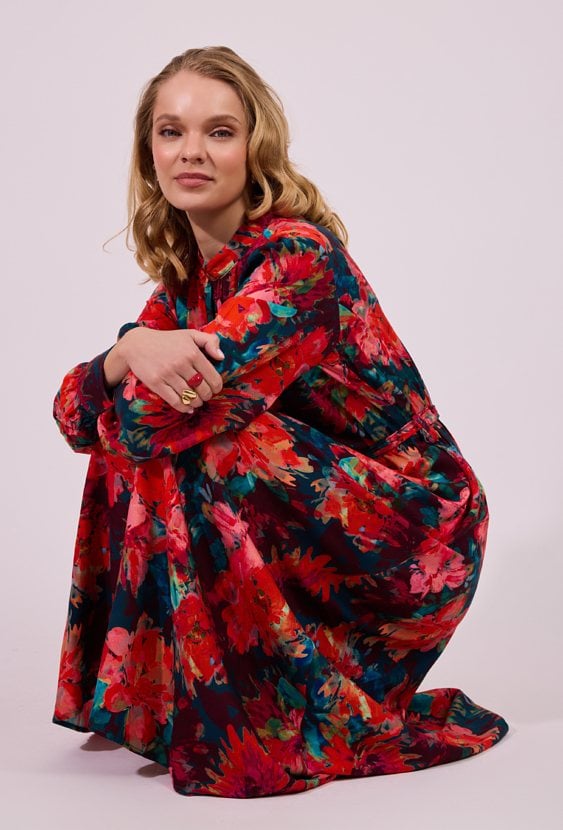 Sukienka maxi w kwiaty z wiązaniem