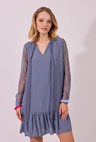 Elegancka sukienka z koronkowymi rękawami i wiązaniem