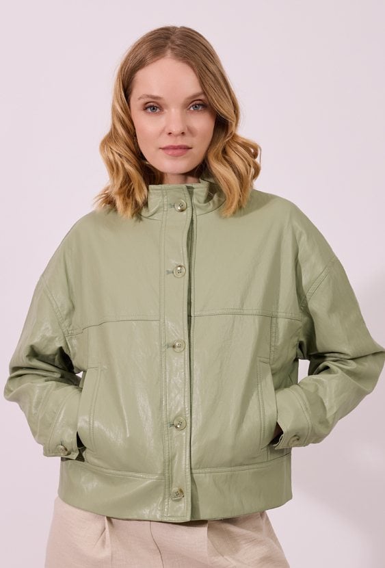Oliwkowa krótka kurtka ze stójką