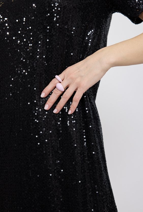 Czarna sukienka cekinowa damska – elegancka sukienka wieczorowa