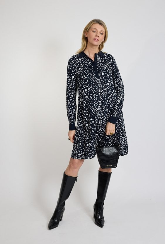 Granatowa sukienka wzorzysta z kołnierzykiem