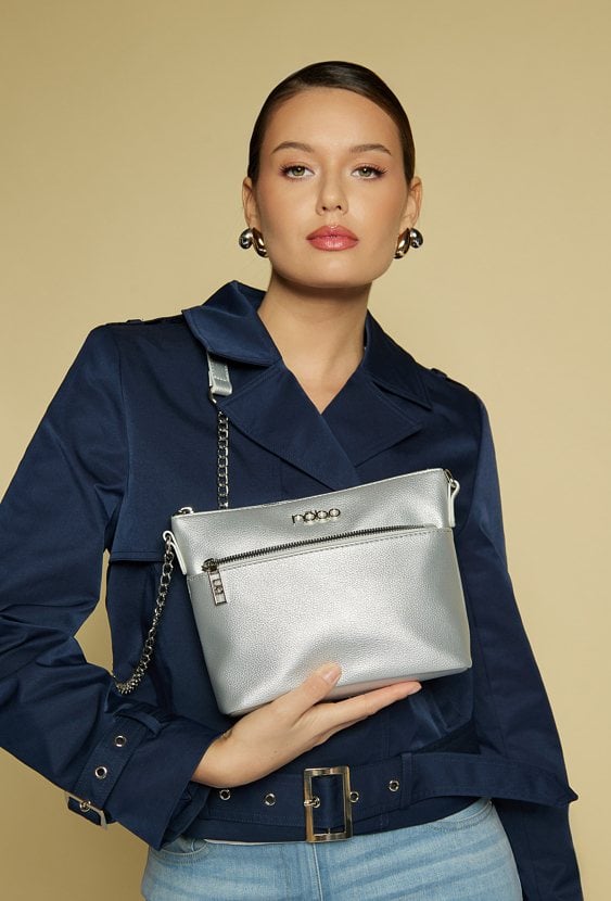 Torebka na pasku z łańcuszkiem