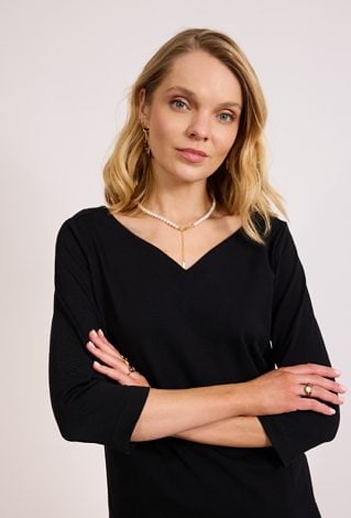 Czarna bluzka z dekoltem V i rękawem 3/4