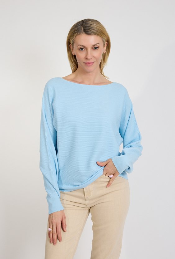 Błękitny sweter damski oversize