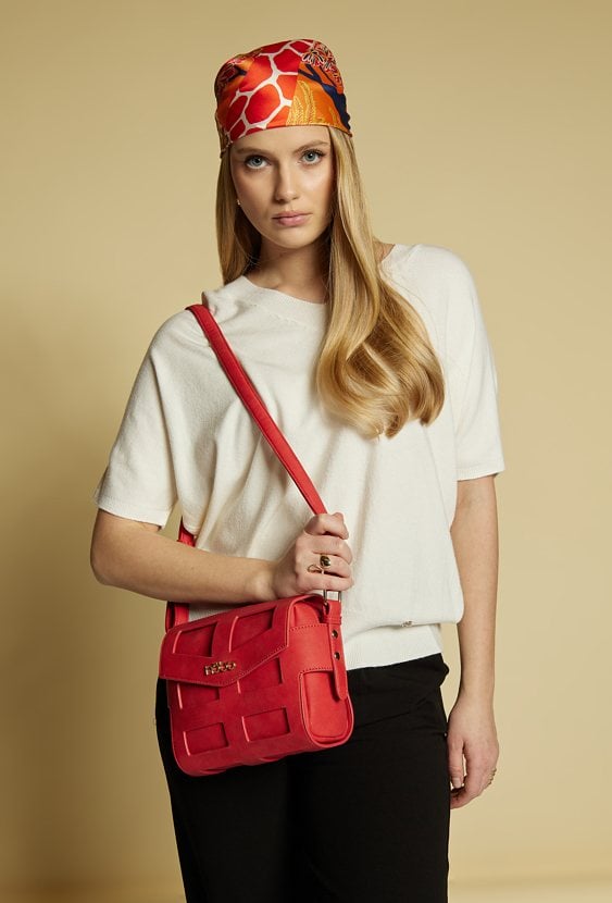 Mała torebka na pasku