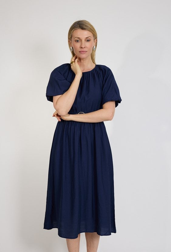 Granatowa sukienka midi z paskiem i krótkim rękawem